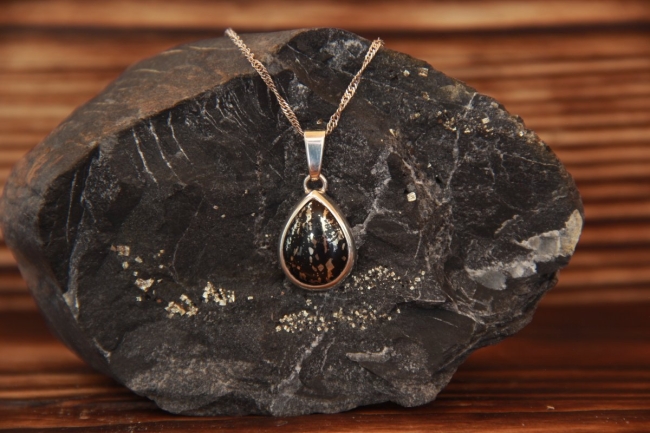 Pendentif en argent 925 - Ardoise a Pyrite de Grindelwald ( Berne )