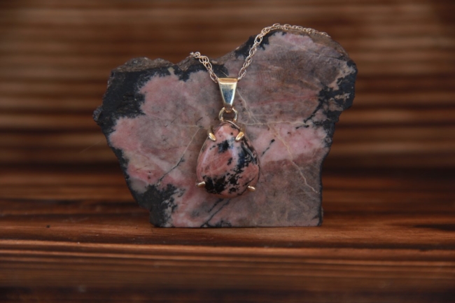 Pendentif en argent 925 - Rhodonite de Splugen Région des ( Grison )