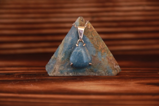 Pendentif en argent 925 - Lazulite du Stockhorn Zermatt    ( Valais )